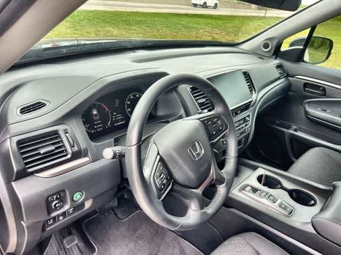 Certified 2025 Honda Ridgeline Sport image 15