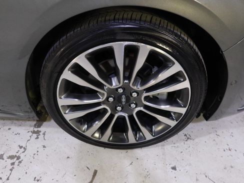 Used 2017 Lincoln Continental Select w/ Technology Package image 42