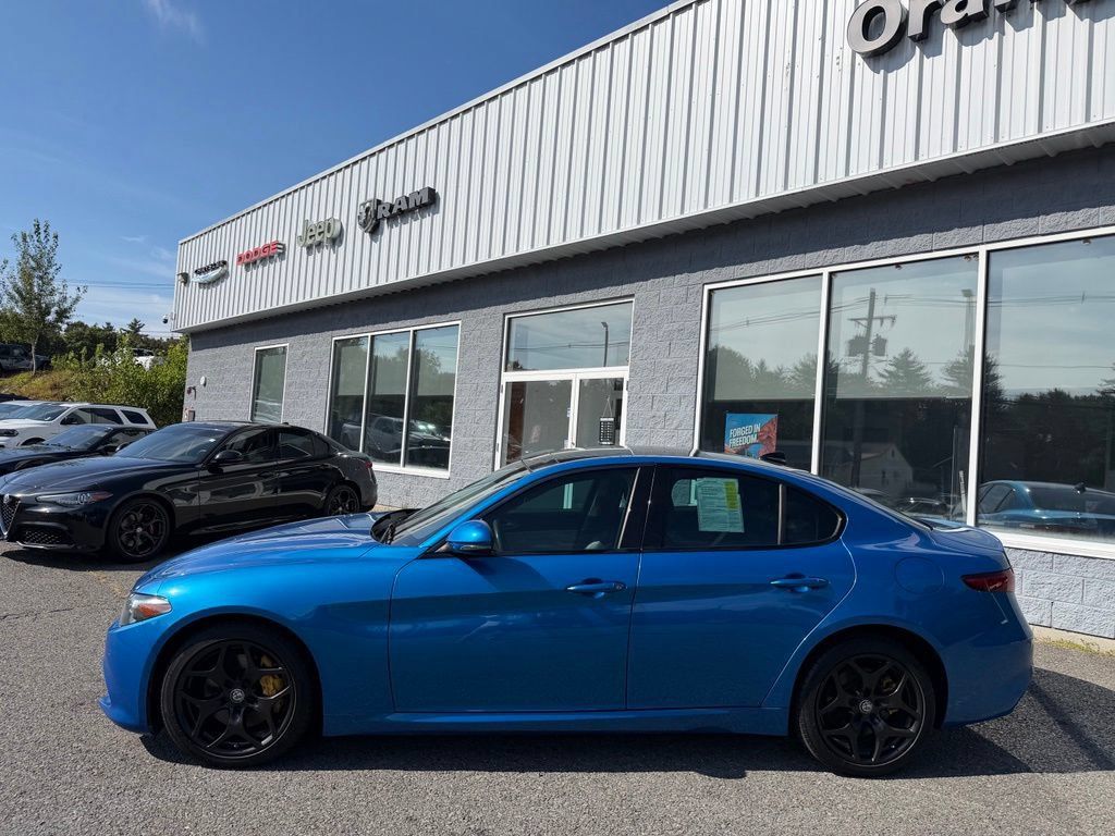 Used 2018 Alfa Romeo Giulia Ti Sport w/ Quick Order Package 22S Sport AWD/4WD image 2