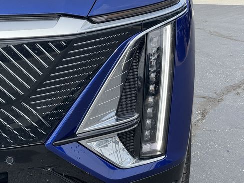 Used 2024 Cadillac Lyriq Luxury AWD/4WD image 6