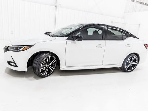 Used 2021 Nissan Sentra SR w/ SR Premium Package FWD image 3