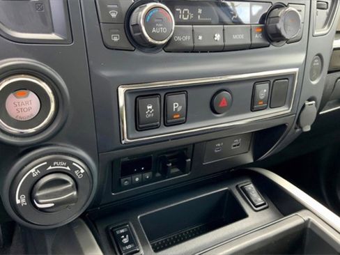 Used 2024 Nissan Titan SV w/ SV Convenience Package image 17