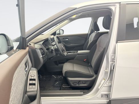 Used 2023 Nissan Rogue SV AWD/4WD image 10