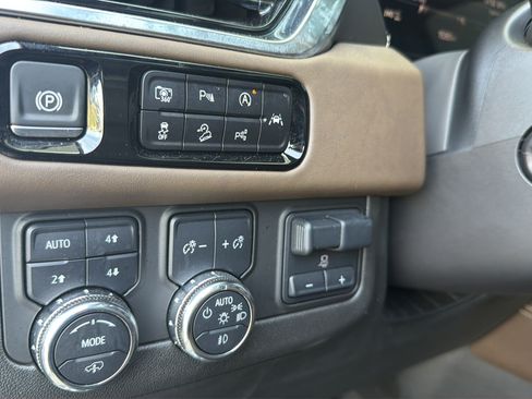Used 2025 GMC Yukon Denali Ultimate AWD/4WD image 26
