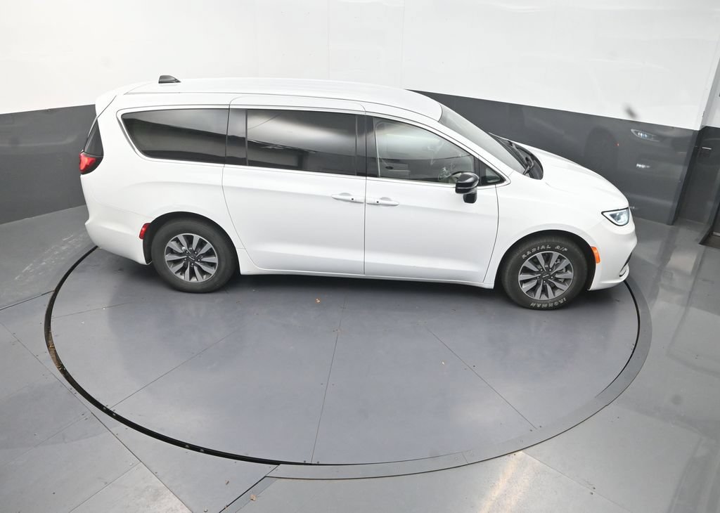 Used 2024 Chrysler Pacifica Limited FWD image 22