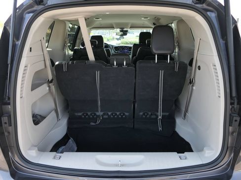 Used 2023 Chrysler Pacifica Touring-L FWD image 23