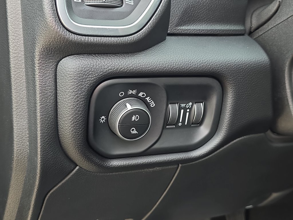 Used 2025 RAM 2500 Laramie AWD/4WD image 33