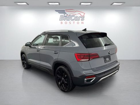 Used 2022 Volkswagen Taos SE w/ Panoramic Sunroof Package image 6