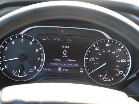 Used 2024 Nissan Titan SV image 19