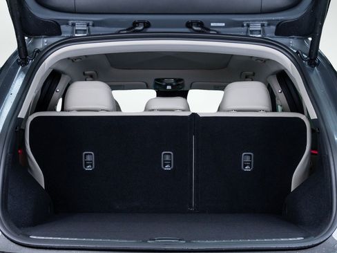 Used 2026 Genesis GV70 2.5T Select image 8