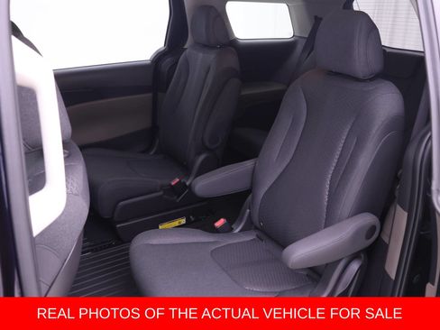 Used 2026 Kia Carnival LX FWD image 10