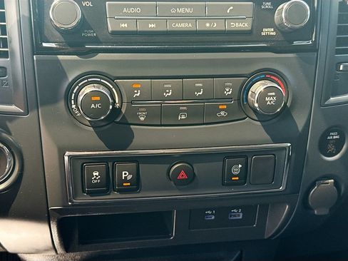 Used 2022 Nissan Titan SV RWD image 16