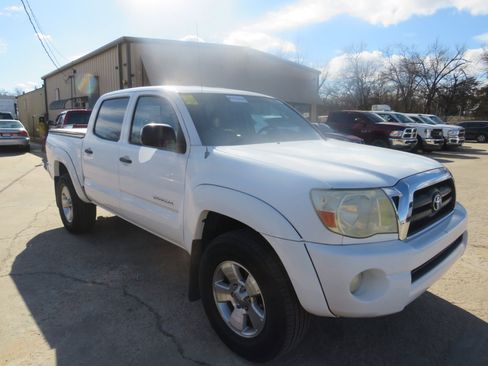 Used 2006 Toyota Tacoma PreRunner image 3