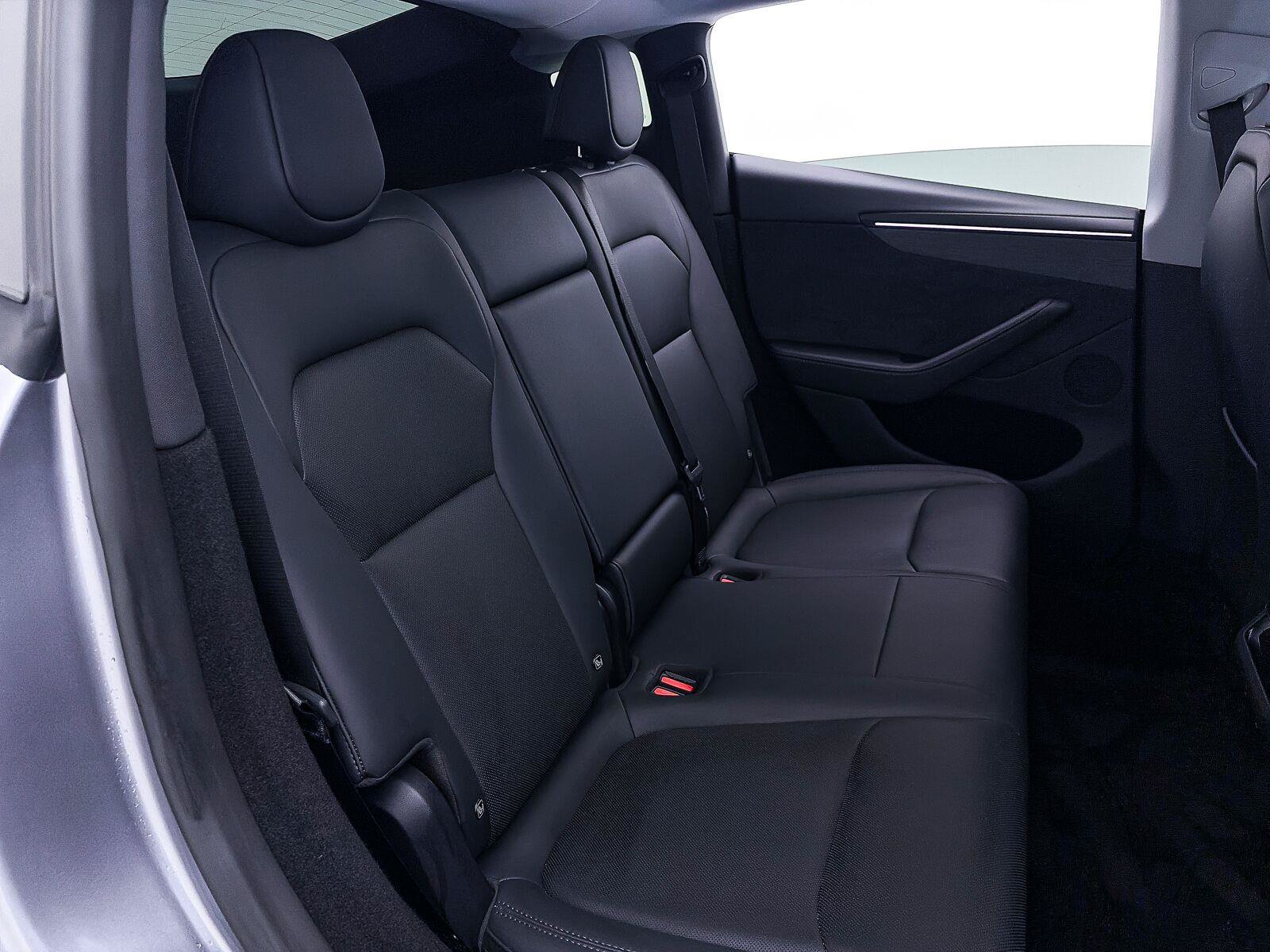 Used 2026 Tesla Model Y AWD image 34
