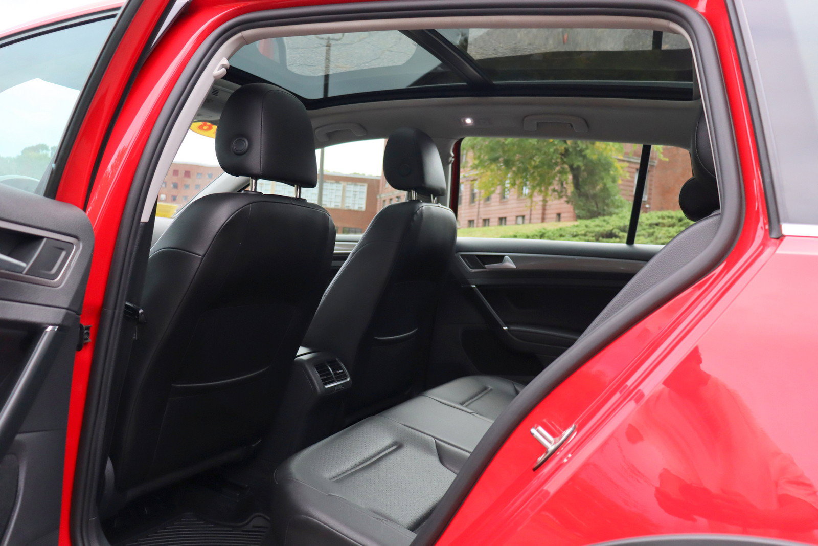 Used 2018 Volkswagen Golf Alltrack SE AWD/4WD image 13