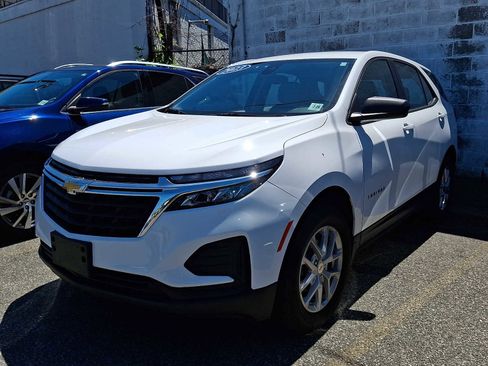Used 2023 Chevrolet Equinox LS w/ LPO, Floor Liner Package AWD/4WD image 2