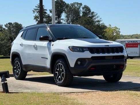 Used 2024 Jeep Compass Trailhawk image 1