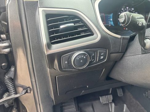 Used 2020 Ford Edge SEL w/ Convenience Package AWD/4WD image 11