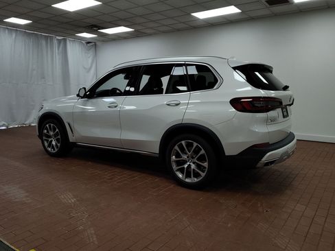Used 2021 BMW X5 xDrive40i w/ Premium Package 2 image 3