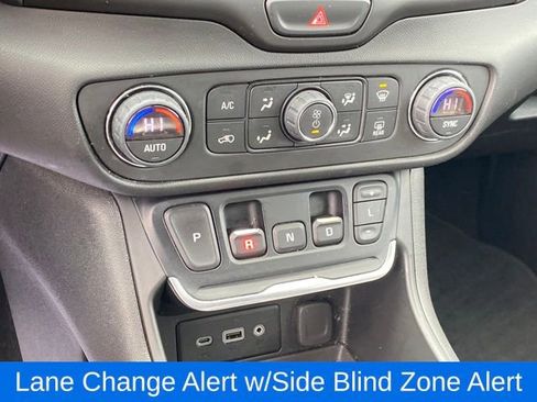 Used 2018 GMC Terrain SLE w/ Driver Convenience Package AWD/4WD image 12