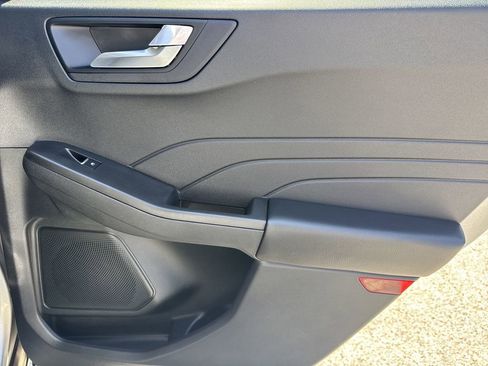 Used 2021 Ford Escape SE FWD image 16