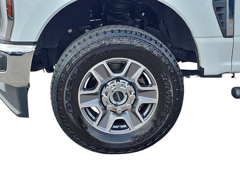 Used 2024 Ford F250 Lariat w/ FX4 Off-Road Package AWD/4WD image 32