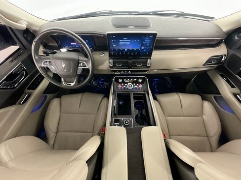 Used 2024 Lincoln Navigator Premiere image 10