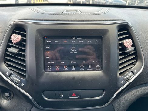 Used 2019 Jeep Cherokee Latitude Plus FWD image 10