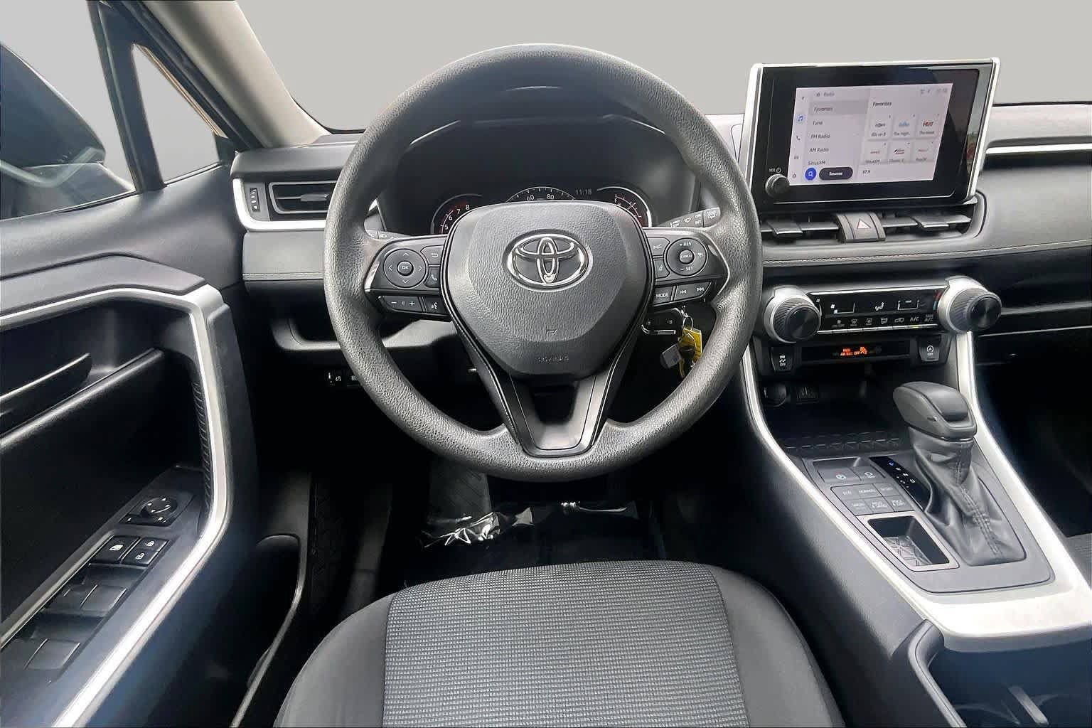 Used 2025 Toyota RAV4 LE AWD/4WD image 6
