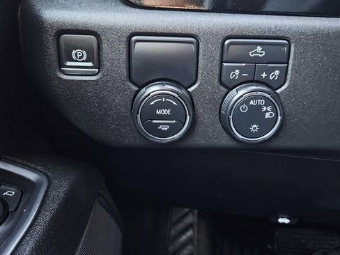 Used 2024 Chevrolet Silverado 1500 LT image 34