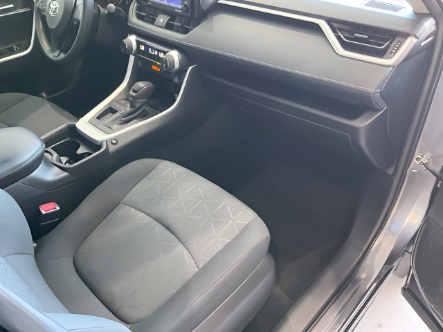 Used 2021 Toyota RAV4 XLE FWD image 24