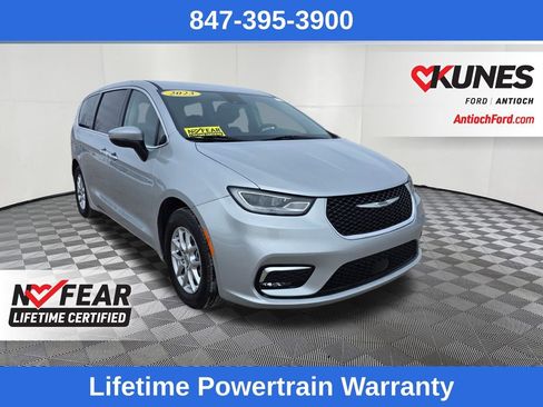 Used 2023 Chrysler Pacifica Touring-L image 1