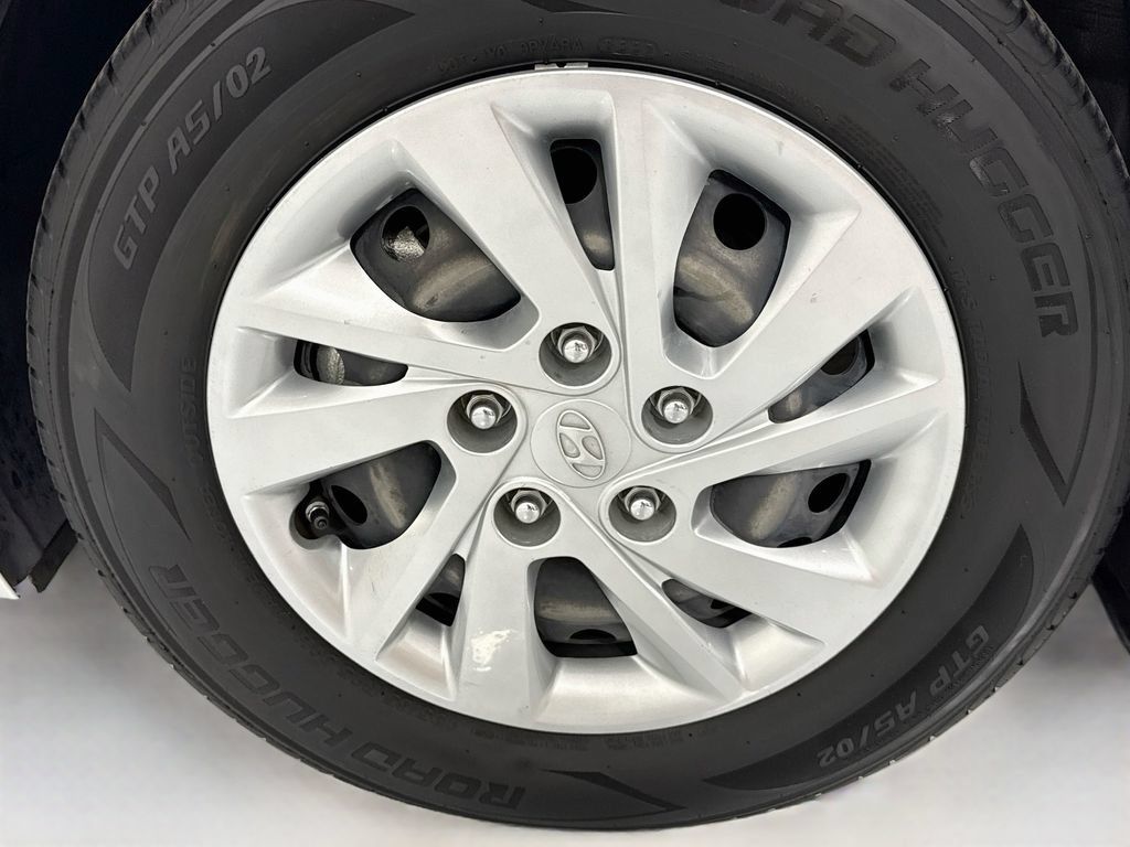 Used 2019 Hyundai Elantra SE FWD image 30
