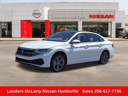 Used 2024 Volkswagen Jetta SE w/ Panoramic Sunroof Package FWD image 9