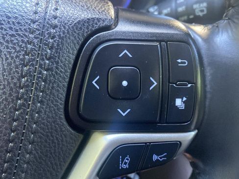 Used 2019 Toyota Highlander XLE AWD/4WD image 13