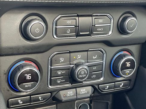 Used 2022 Chevrolet Tahoe LT w/ LT Signature Package image 25