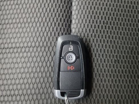 Used 2018 Ford Explorer XLT AWD/4WD image 32