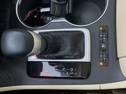 Used 2019 Toyota Highlander Limited Platinum FWD image 16