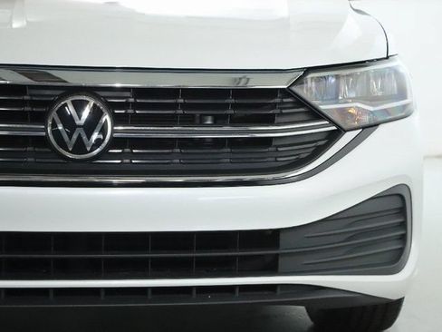 Used 2023 Volkswagen Jetta SE w/ Panoramic Sunroof Package FWD image 7