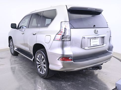 Used 2021 Lexus GX 460 Luxury w/ Accessory Package image 3