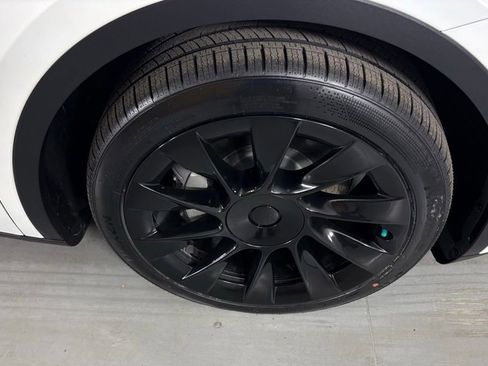 Used 2024 Tesla Model Y Long Range AWD/4WD image 10