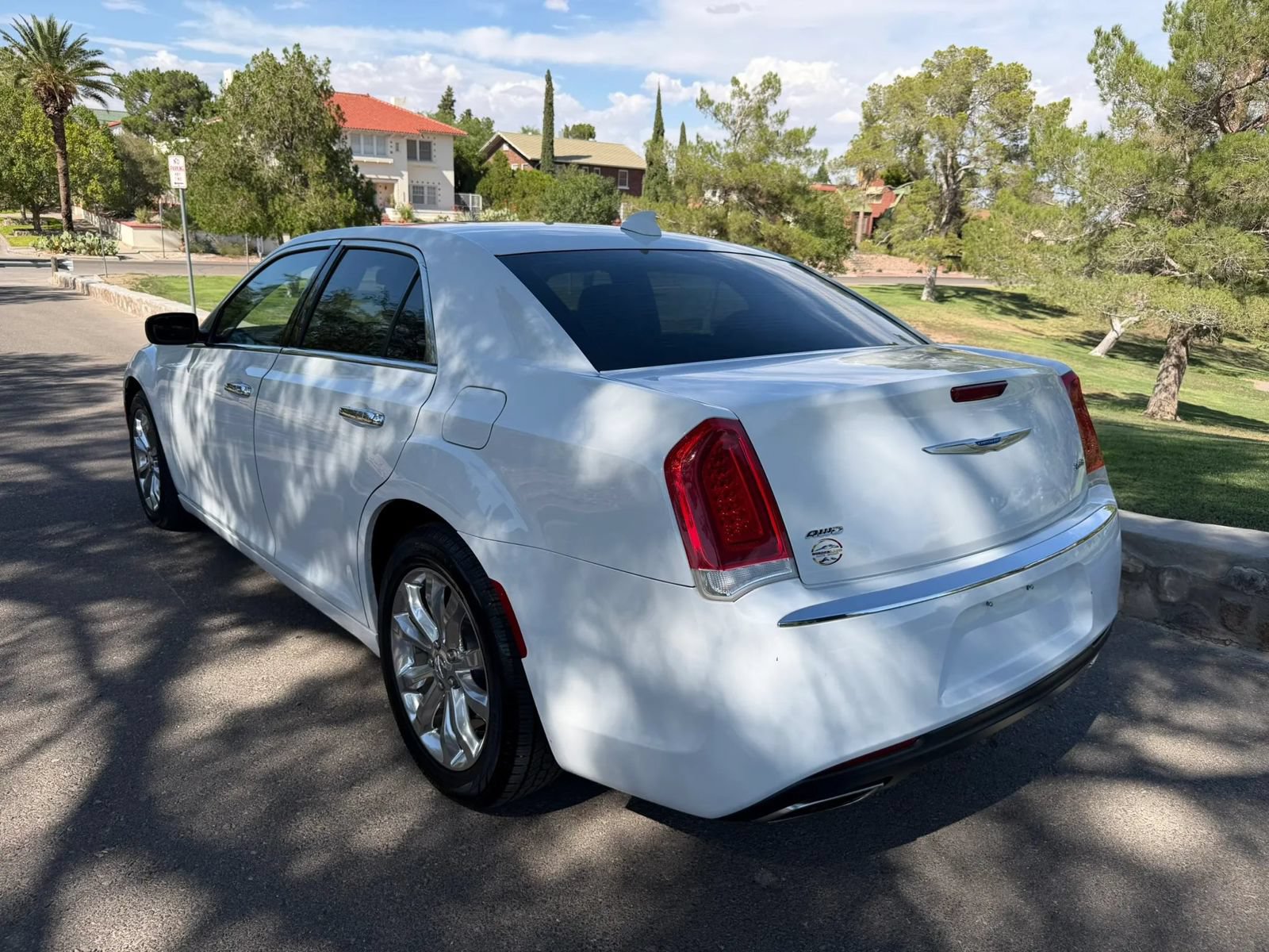 Used 2019 Chrysler 300 Limited AWD/4WD image 3