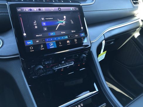 New 2025 Jeep Grand Cherokee Limited w/ Black Appearance Package image 31