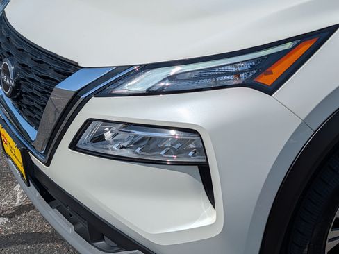 Used 2023 Nissan Rogue SV AWD/4WD image 16