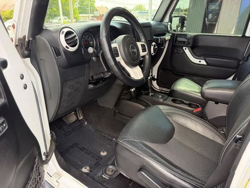 Used 2015 Jeep Wrangler Unlimited Sahara AWD/4WD image 13