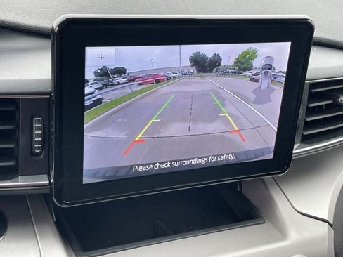 Used 2022 Ford Explorer XLT w/ Equipment Group 202A AWD/4WD image 19