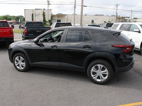 Used 2024 Chevrolet Trax LS FWD image 5