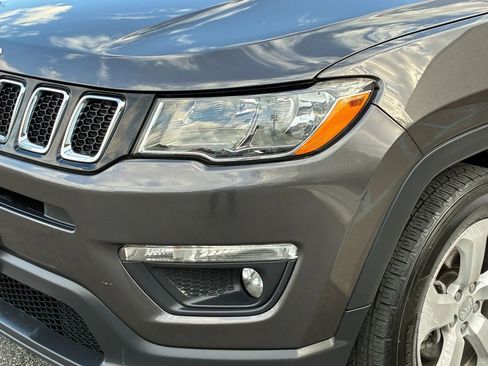 Used 2018 Jeep Compass Latitude w/ Popular Equipment Group FWD image 31