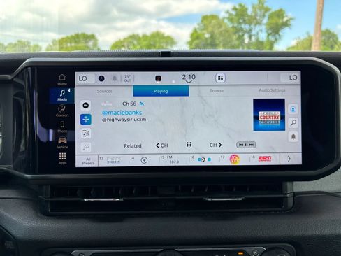 Used 2024 Jeep Wrangler Unlimited image 29