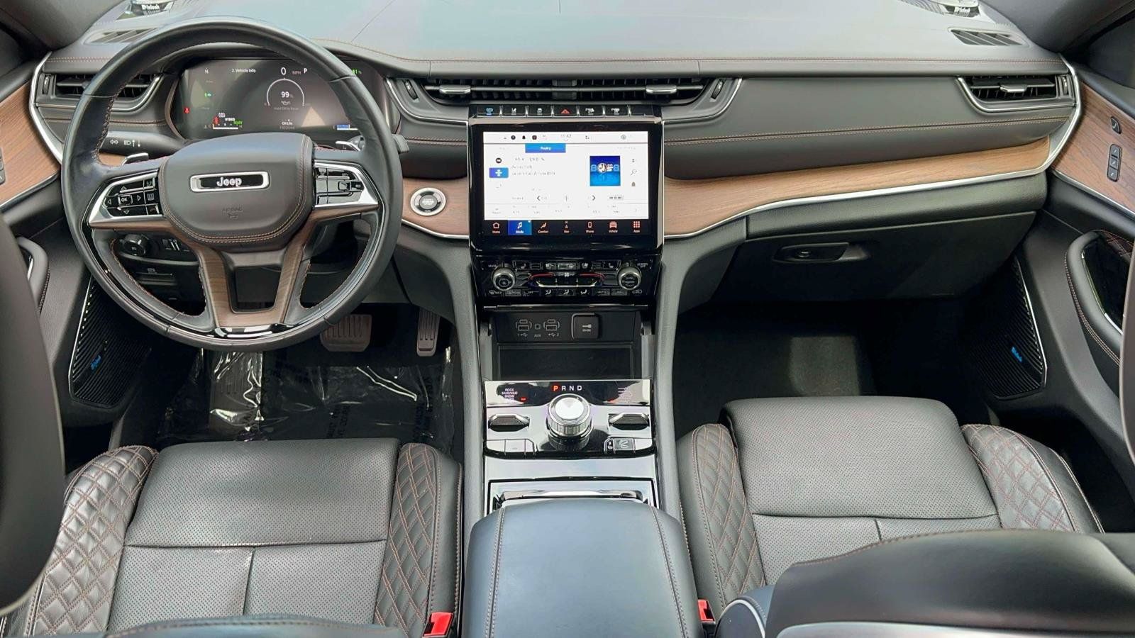 Used 2023 Jeep Grand Cherokee Summit w/ Luxury Tech Group V AWD/4WD image 11